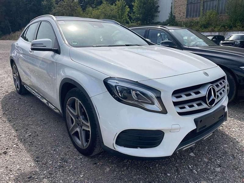 Usata Mercedes GLA180 AMG line 122 CV (89 kW) 2019 SUV