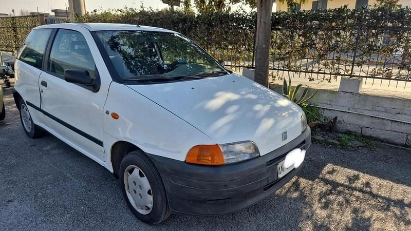 Beige Usata 1997 Fiat Punto Tre volumi | 990 € (Buon prezzo) - Immagine 1/4