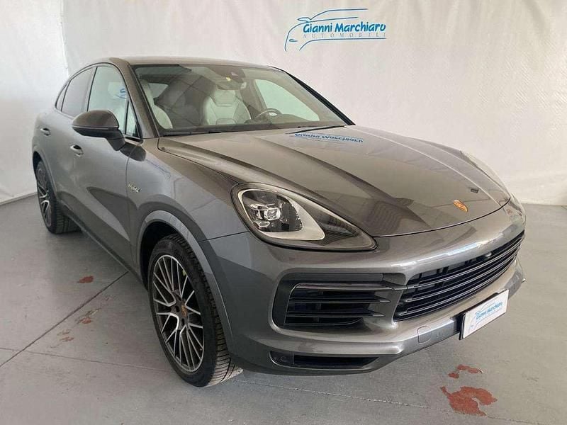Usata Porsche Cayenne 462 CV (339 kW) 2021 Grigio scuro SUV