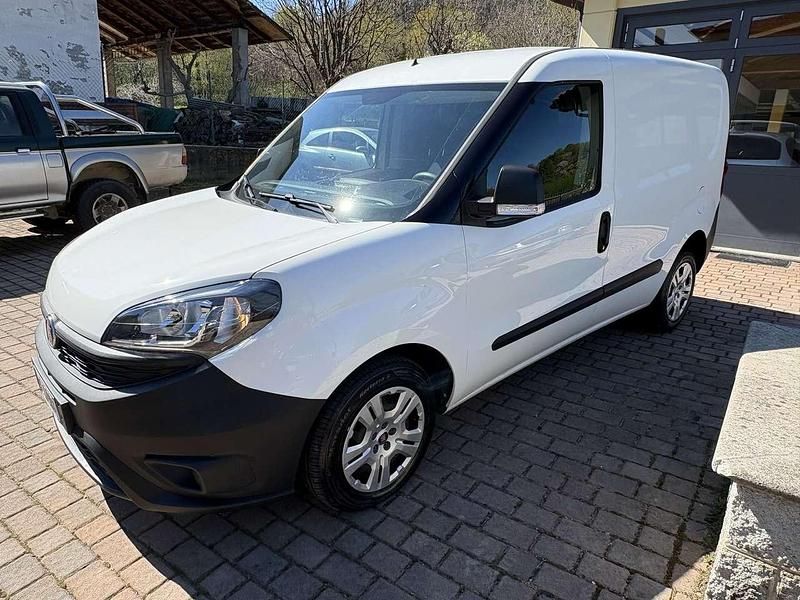 Usata Fiat Doblò 105 CV (77 kW) 2023 Bianco Monovolume