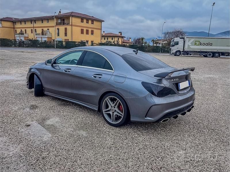 Usata Mercedes CLA200 AMG 136 CV (100 kW) 2014 Grigio Berlina