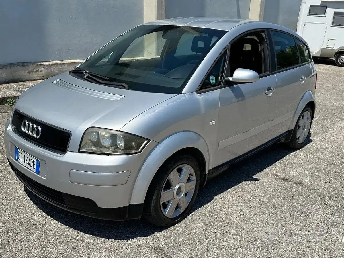 Usata Audi A2 75 CV (55 kW) 2005 Grigio Utilitaria