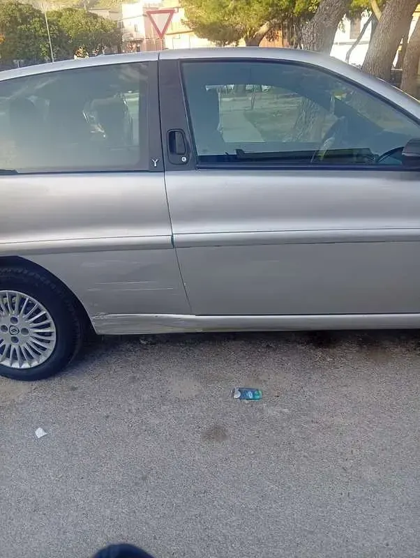 Usata Lancia Ypsilon 60 CV (44 kW) 2001 Utilitaria