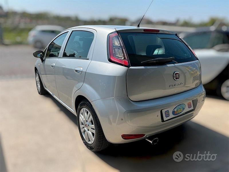 Usata Fiat Punto Lounge 69 CV (50 kW) 2015 Grigio Utilitaria