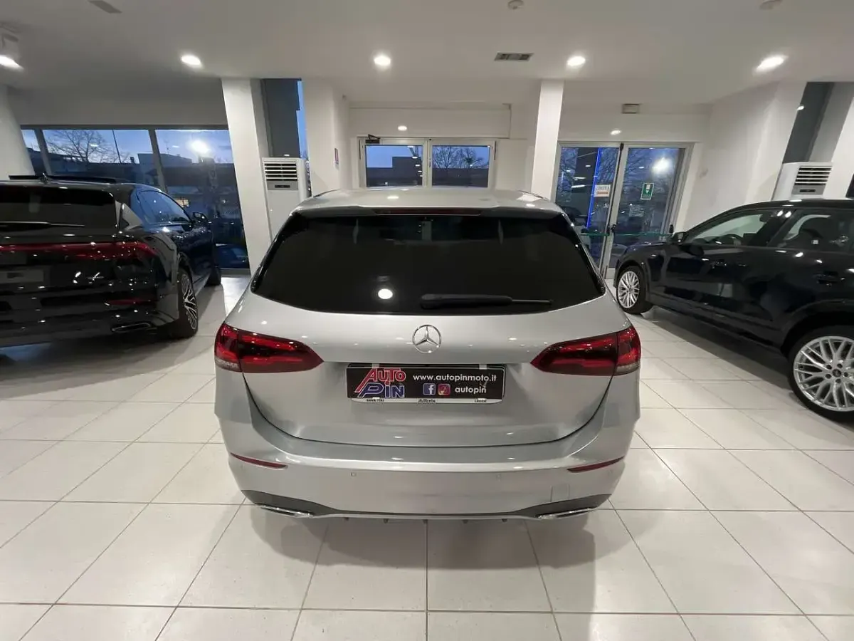 Usata Mercedes B180 AMG line 116 CV (85 kW) 2020 Argento Utilitaria
