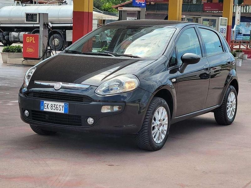 Nero Usata 2011 Fiat Punto Evo Emotion Due volumi | 3500 € (Buon prezzo) - Immagine 1/4