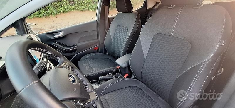 Usata Ford Fiesta 100 CV (73 kW) 2022 Grigio Utilitaria