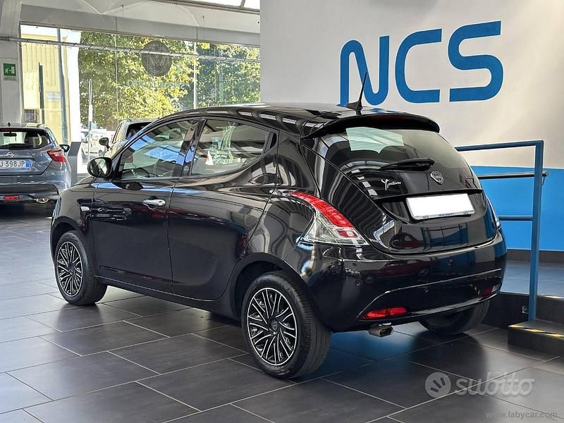 Usata Lancia Ypsilon Gold 69 CV (50 kW) 2021 Nero Utilitaria