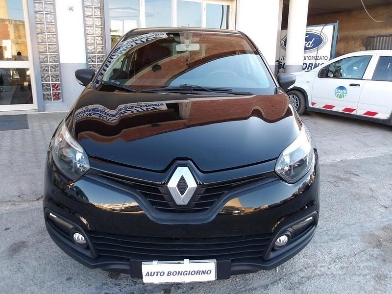 Usata Renault Captur Iconic 90 CV (66 kW) 2015 Viola SUV