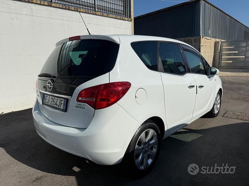 Usata Opel Meriva Cosmo 95 CV (69 kW) 2011 Bianco Monovolume