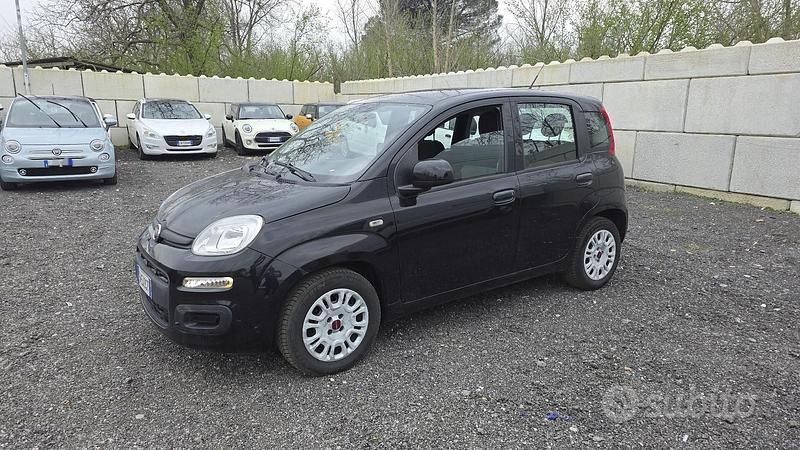 Usata Fiat Panda Lounge 69 CV (50 kW) 2017 Nero Utilitaria