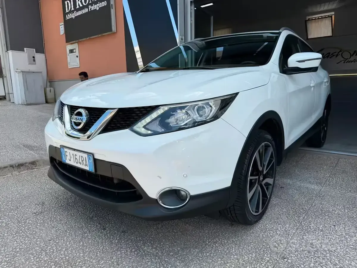 Usata Nissan Qashqai N-Connecta 131 CV (96 kW) 2017 Bianco SUV