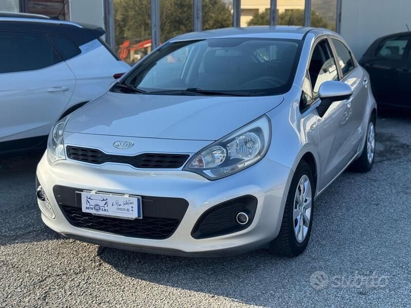 Grigio Usata 2012 Kia Rio EX Tre volumi | 6400 € (Cara) - Immagine 1/4