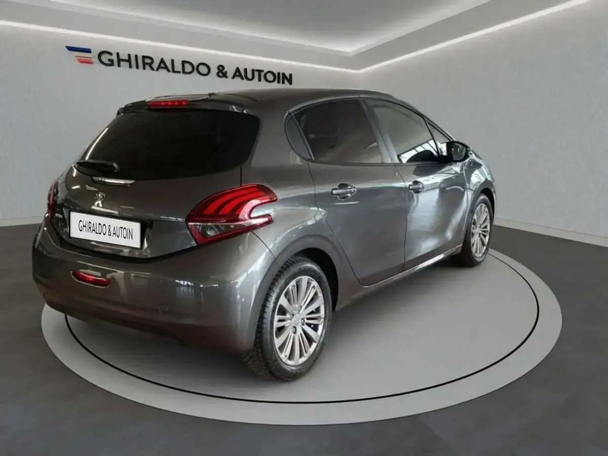 Usata Peugeot 208 Active 102 CV (75 kW) 2019 Grigio Utilitaria