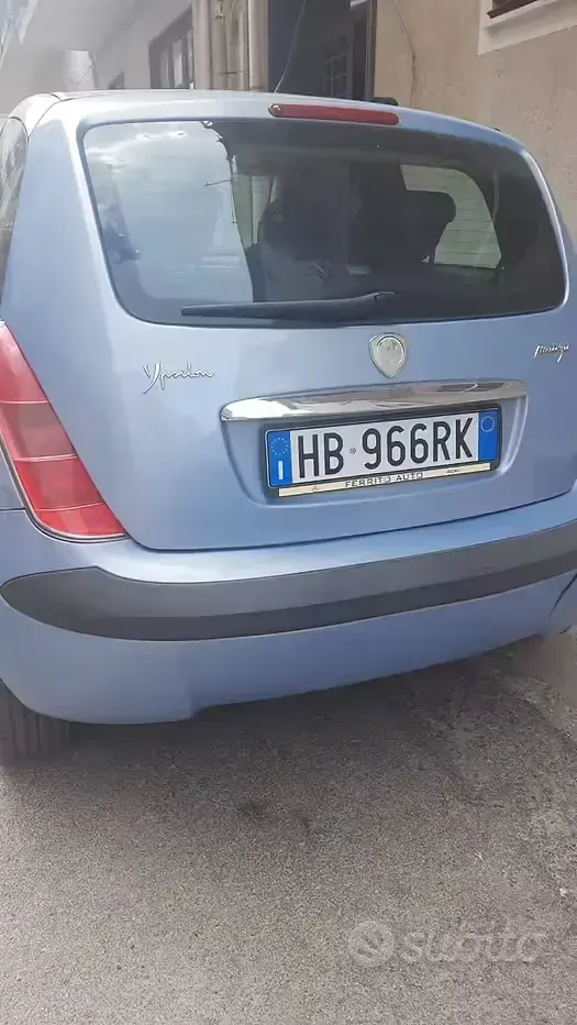 Usata Lancia Ypsilon 69 CV (50 kW) 2004 Bluazzurro Utilitaria