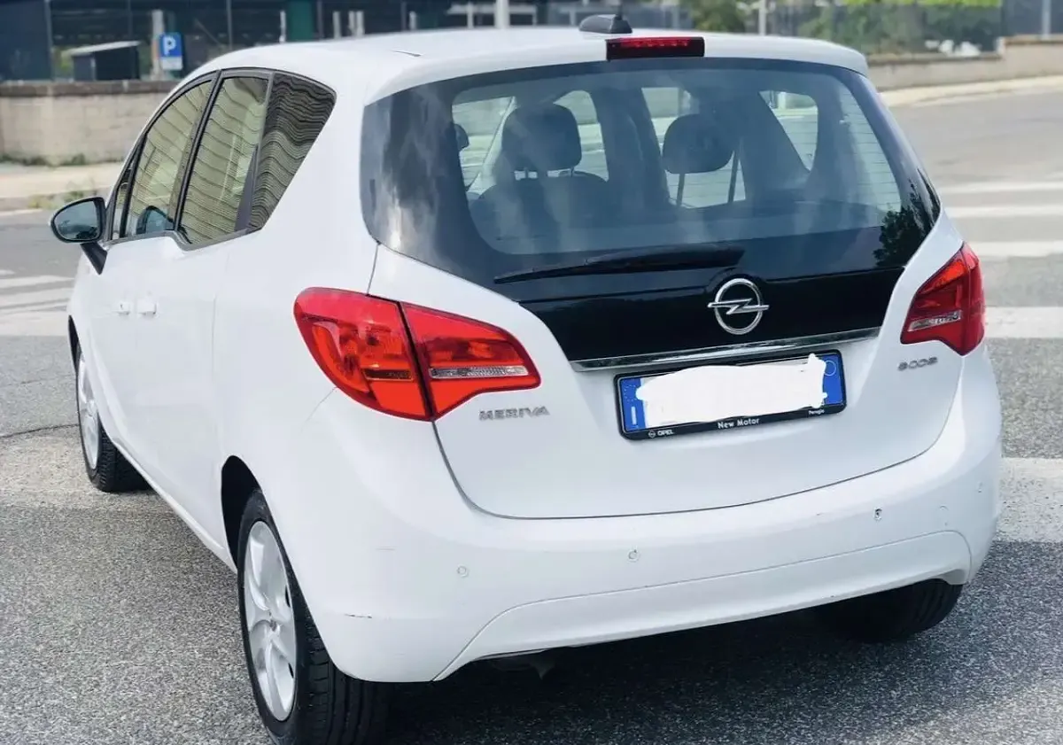 Usata Opel Meriva Cosmo 120 CV (88 kW) 2017 Bianco Monovolume