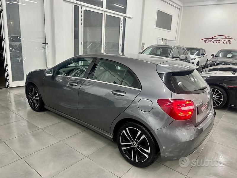 Usata Mercedes A180 110 CV (80 kW) 2015 Grigio Berlina
