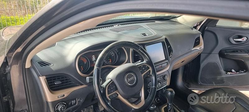 Usata Jeep Cherokee 200 CV (147 kW) 2016 Grigio SUV