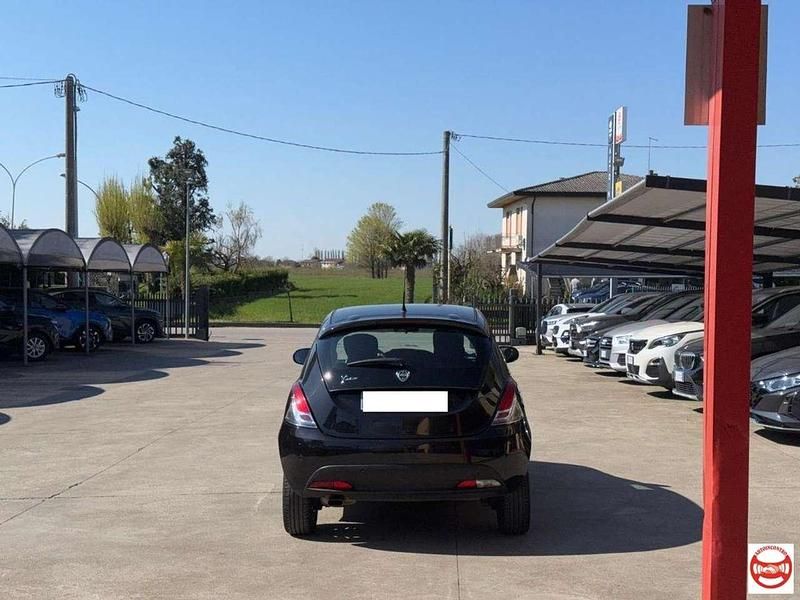 Usata Lancia Ypsilon Gold 95 CV (69 kW) 2015 Nero Utilitaria