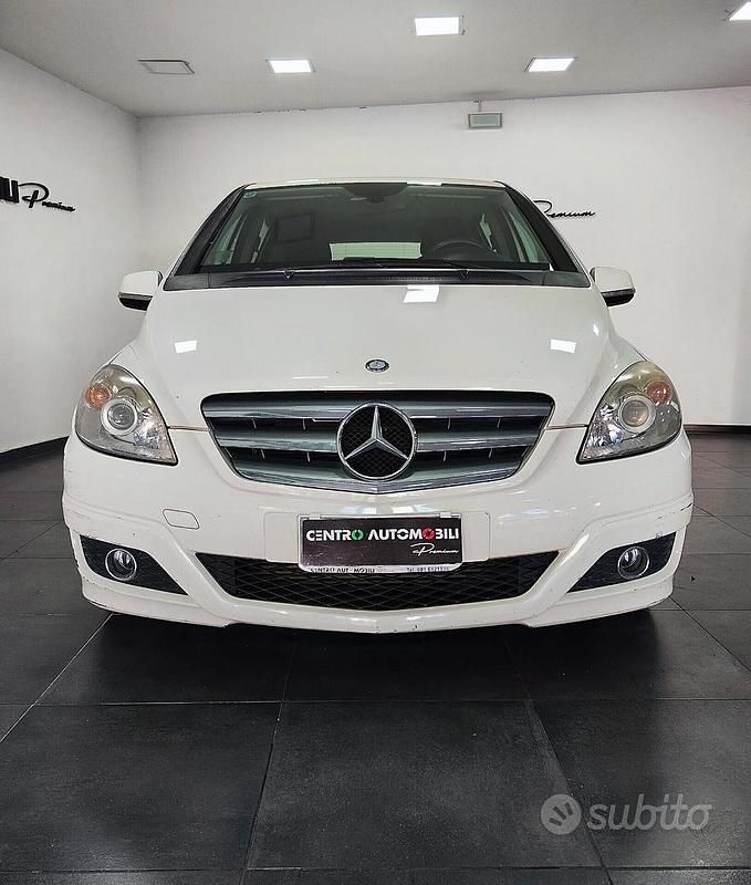 Usata Mercedes B180 110 CV (80 kW) 2011 Bianco Monovolume