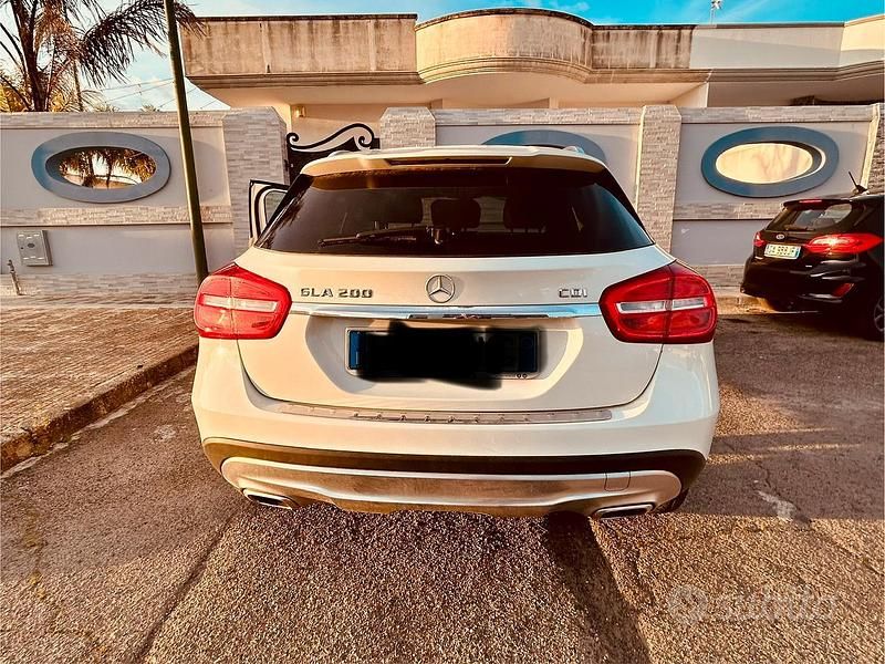 Usata Mercedes GLA200 136 CV (100 kW) 2015 Bianco SUV