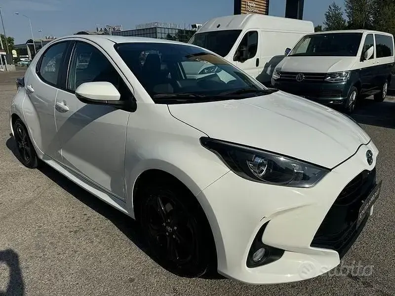 Usata Toyota Yaris Hybrid Active 116 CV (85 kW) 2022 Other Berlina