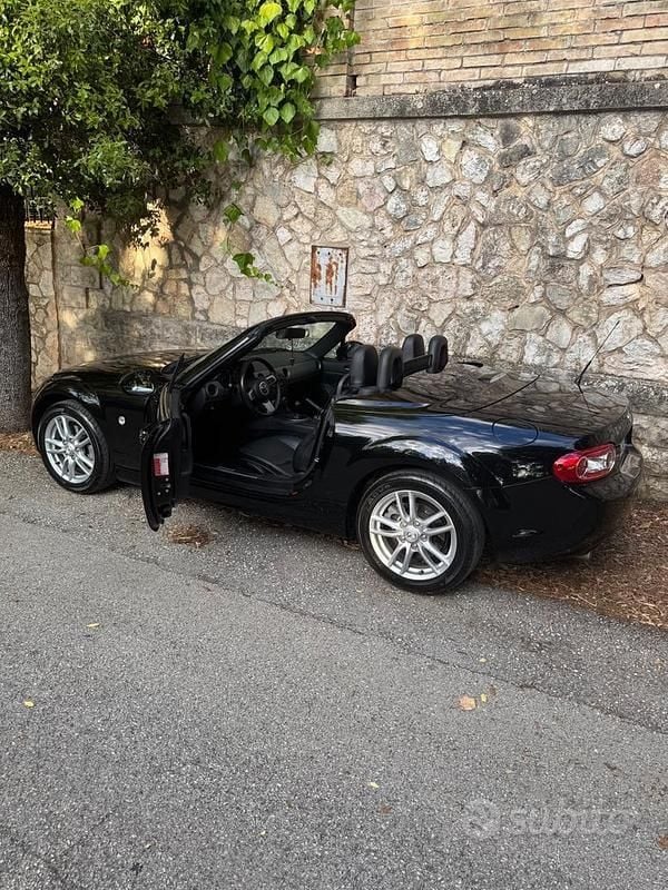 Usata Mazda MX5 126 CV (92 kW) 2011 Nero Cabrio