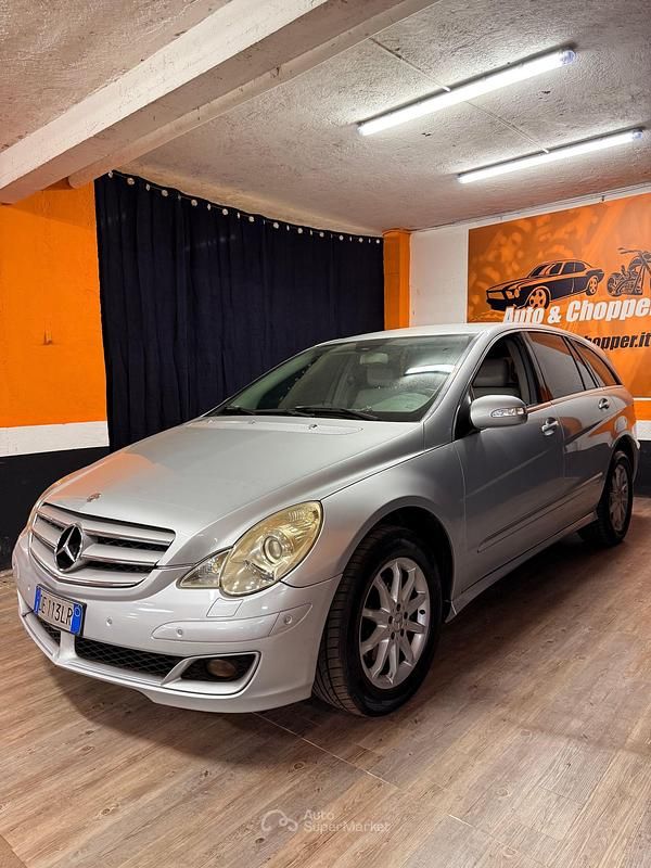 Usata Mercedes R320 224 CV (164 kW) 2007 Argento Monovolume