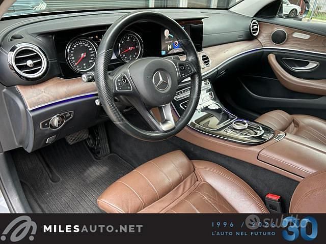 Gebraucht Mercedes E350 Premium 258 PS (189 kW) 2016 Grau Limousine