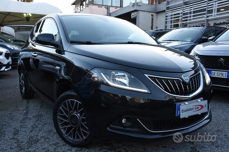 Usata Lancia Ypsilon Gold 69 CV (50 kW) 2023 Nero metallizzato Utilitaria