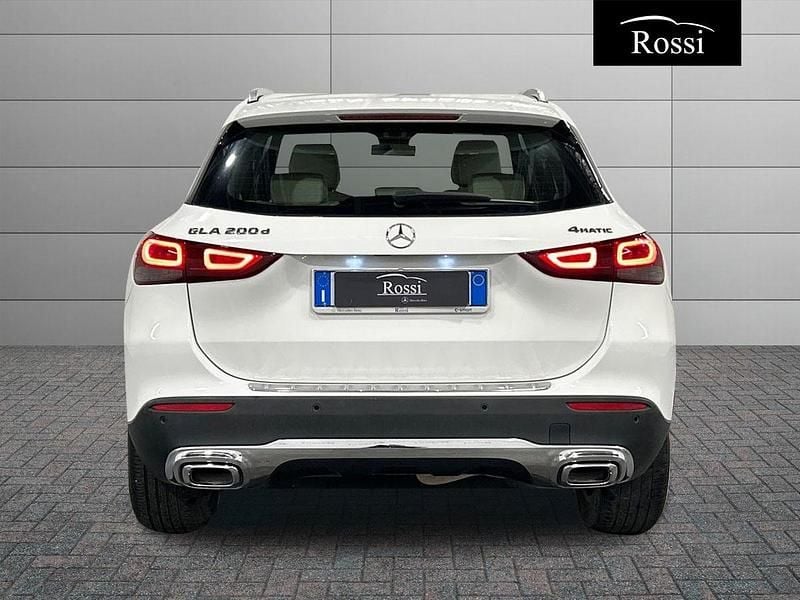 Usata Mercedes GLA200 150 CV (110 kW) 2022 Bianco SUV