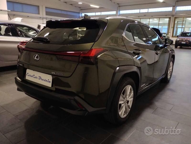 Usata Lexus UX 250h Business Edition 184 CV (135 kW) 2021 Lilla SUV