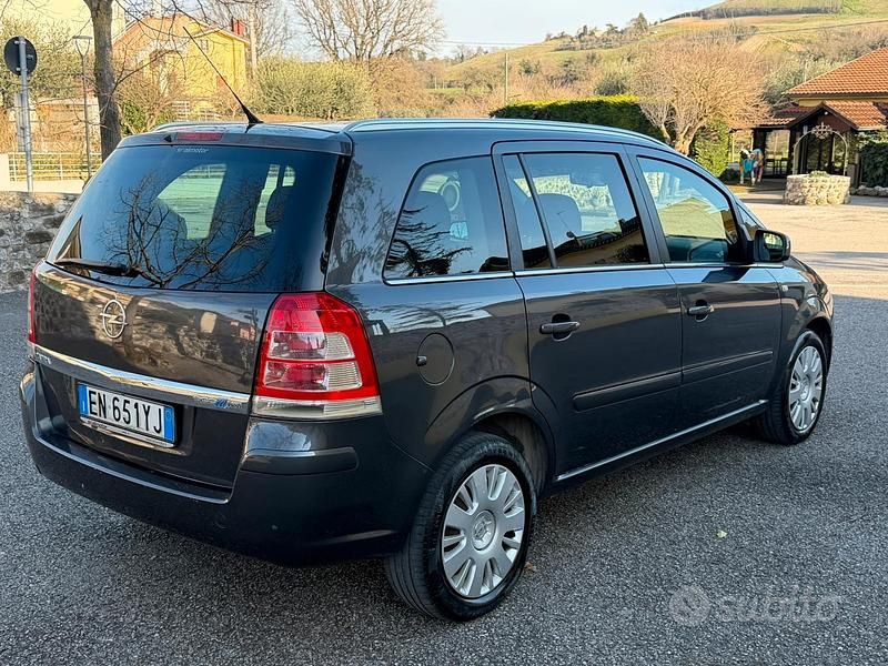 Usata Opel Zafira 150 CV (110 kW) 2012 Bianco Monovolume