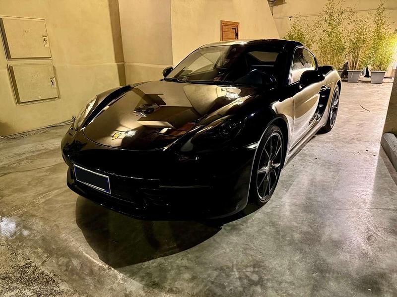 Usata Porsche 718 Cayman 299 CV (219 kW) 2021 Nero metallizzato Coupé