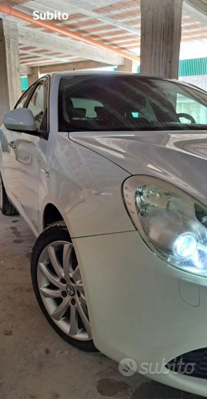 Usata 2013 Alfa Romeo Giulietta Due volumi | 5000 € (Ottimo prezzo) - Immagine 1/4