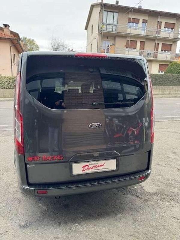 Usata Ford Tourneo 185 CV (136 kW) 2020 Grigio scuro Monovolume