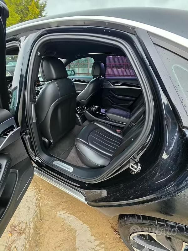 Usata Audi A8 250 CV (183 kW) 2012 Blu Berlina