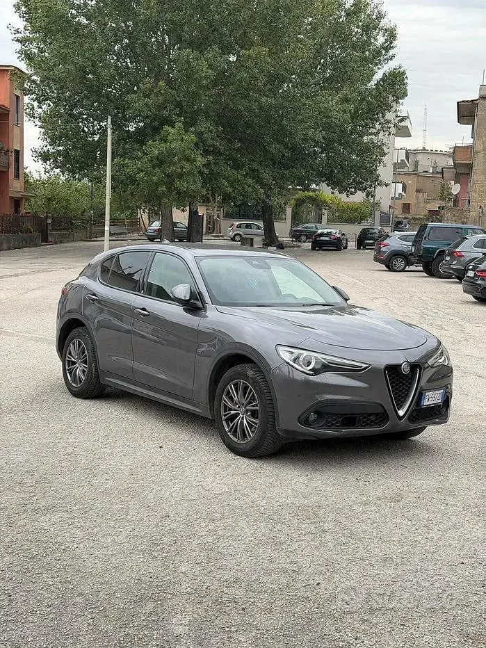Usata Alfa Romeo Stelvio Executive 209 CV (153 kW) 2019 Grigio SUV