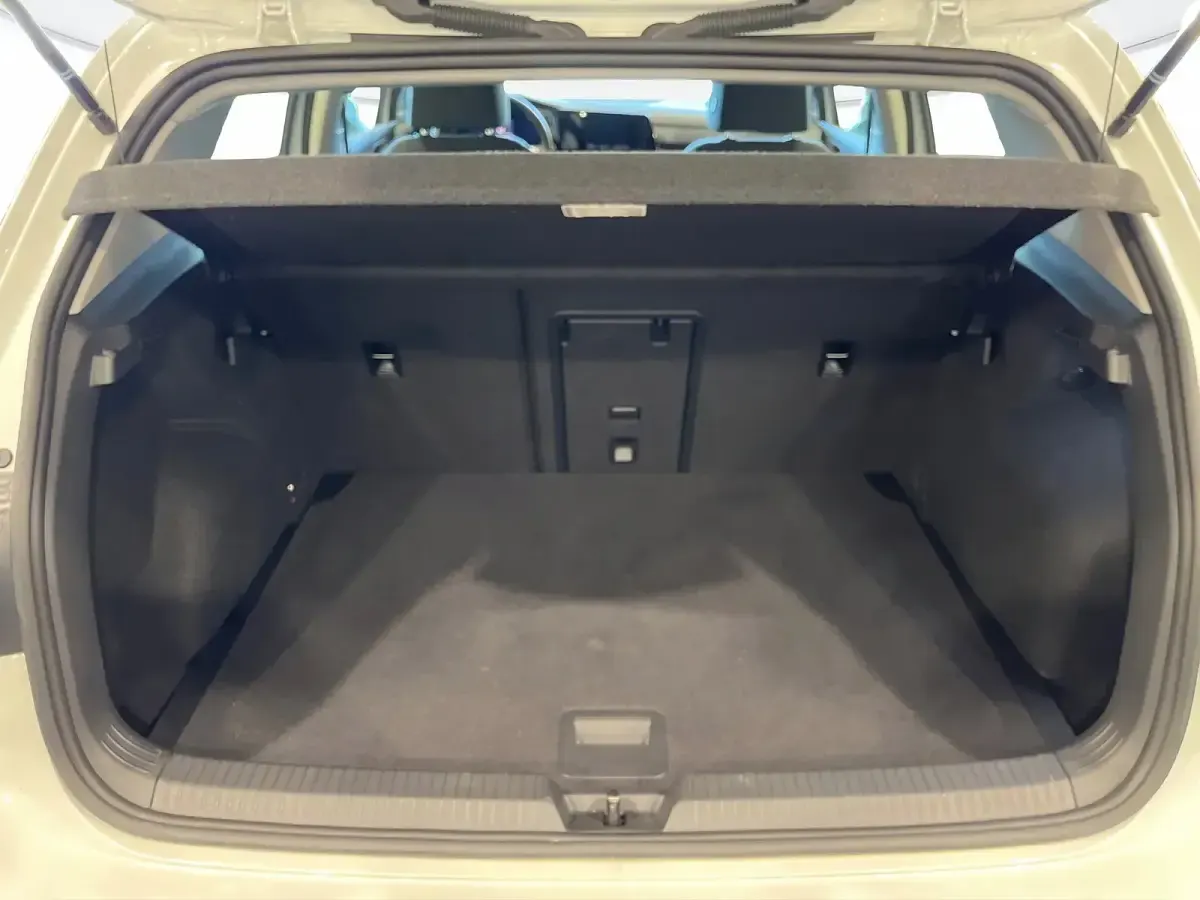 Usata VW Golf VIII Life 116 CV (85 kW) 2024 Bianco Berlina