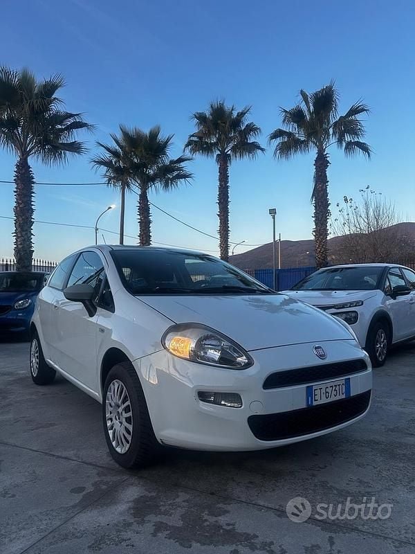 Usata Fiat Punto Pop 69 CV (50 kW) 2014 Bianco Furgone