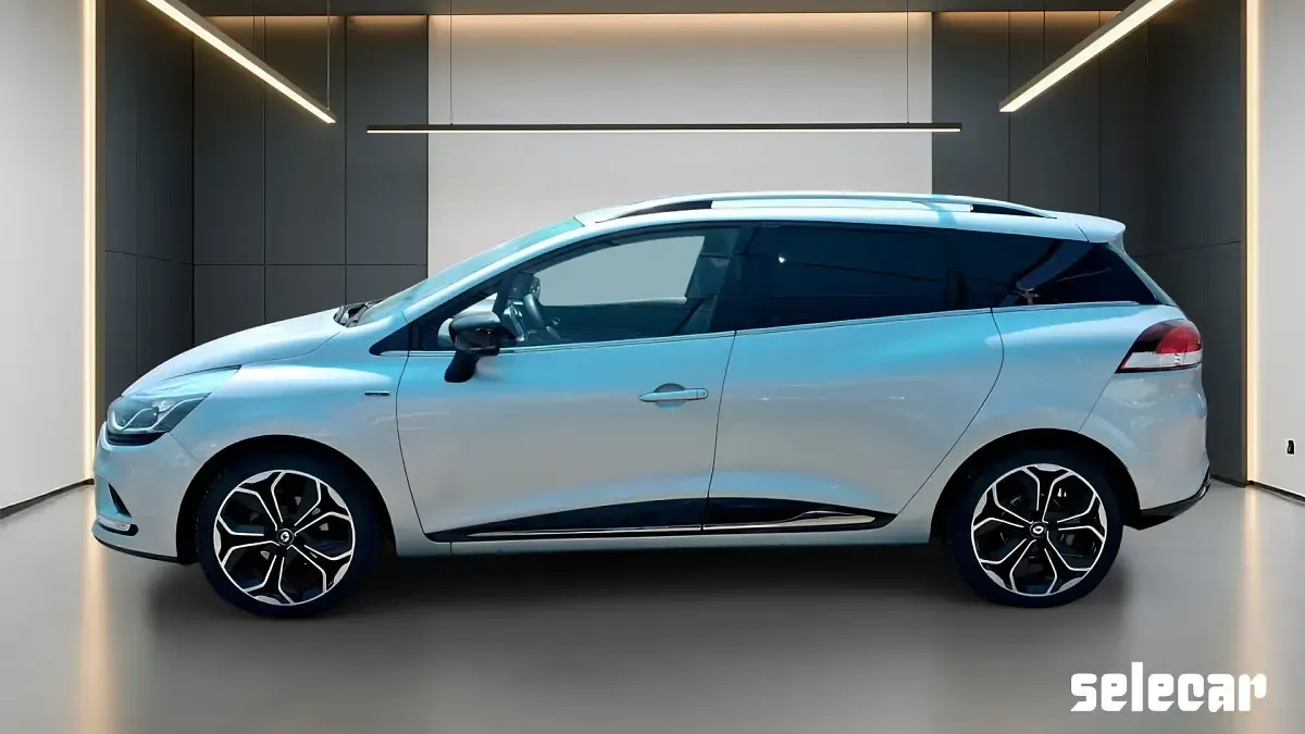 Usata Renault Clio 75 CV (55 kW) 2018 Bi5v grigio manganese metallizzato Station wagon