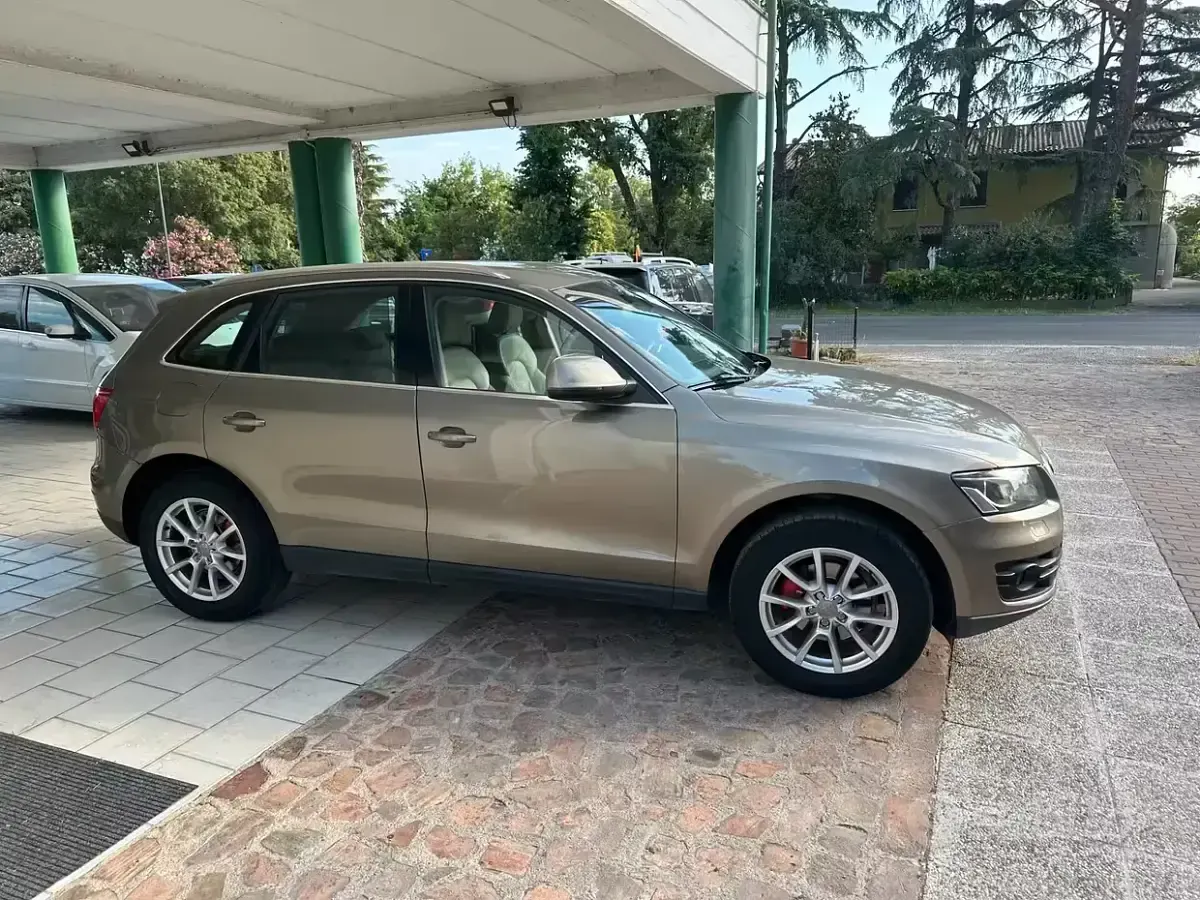 Usata Audi Q5 Advanced Plus 143 CV (105 kW) 2011 Marrone SUV