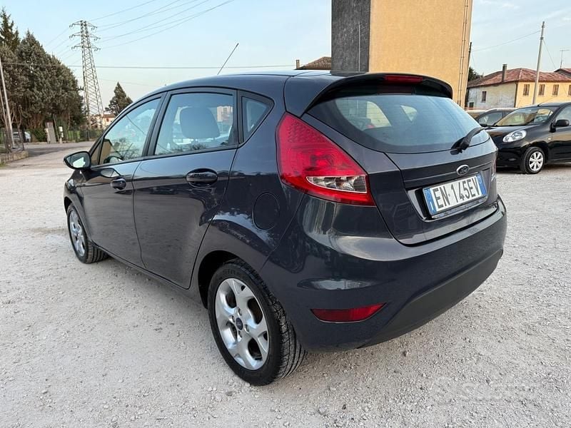Usata Ford Fiesta 60 CV (44 kW) 2012 Giallo Utilitaria