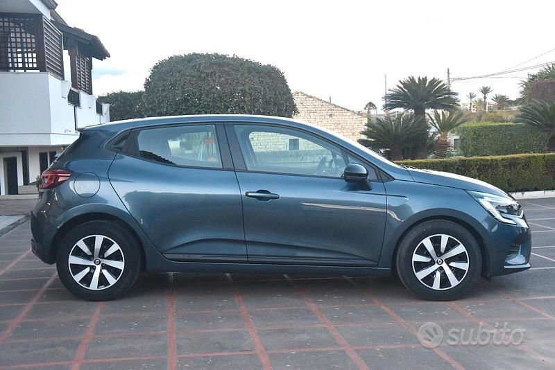 Usata Renault Clio V Techno 91 CV (66 kW) 2022 Grigio Berlina