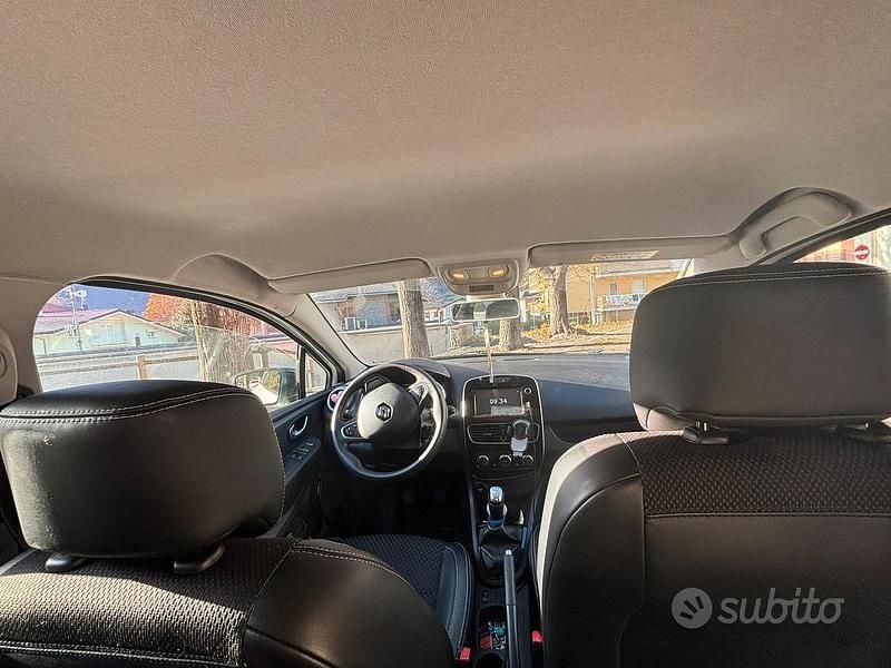 Usado Renault Clio IV 75 CV (55 kW) 2018 Blanco Berlina