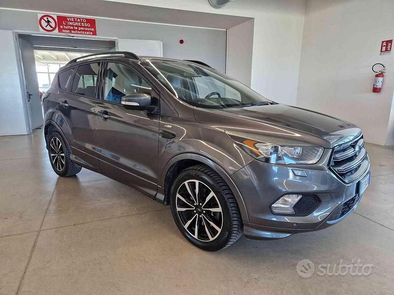 Usata Ford Kuga ST-Line 120 CV (88 kW) 2016 Grigio scuro SUV