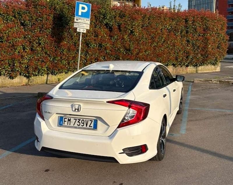 Usata Honda Civic Executive 182 CV (133 kW) 2018 Bianco Berlina