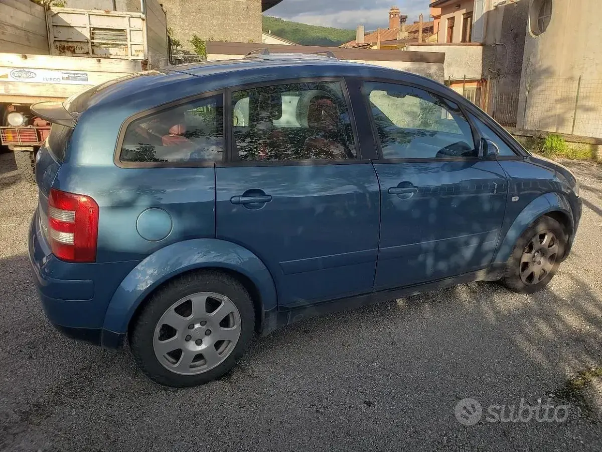 Usata Audi A2 75 CV (55 kW) 2002 Blu Utilitaria