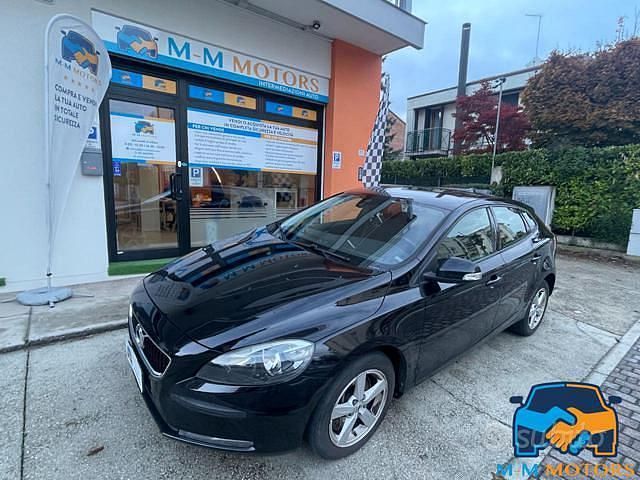 Nero Usata 2018 Volvo V40 Inscription Tre volumi | 10.990 € (Ottimo prezzo) - Immagine 1/4
