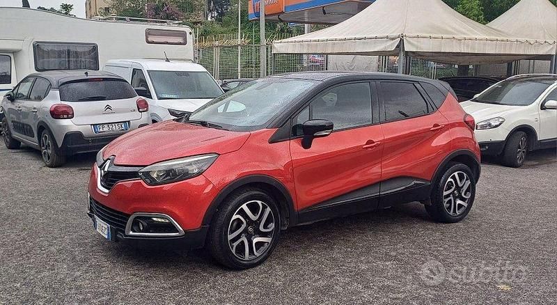 Usado Renault Captur 110 CV (80 kW) 2017 Rojo SUV